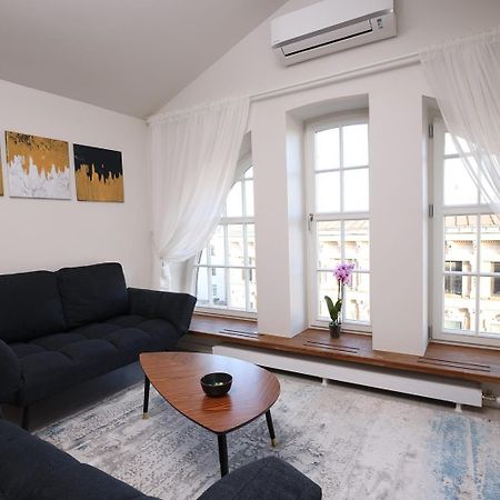 Ferienwohnung Bright Attic Flat In The Centre Riga Exterior foto