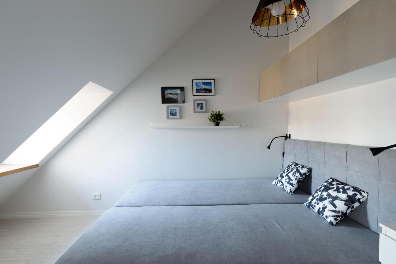 Ferienwohnung Bright Attic Flat In The Centre Riga Exterior foto